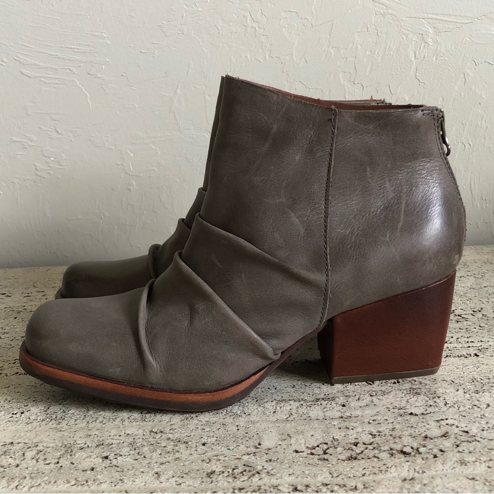Like New Kork-Ease Heeled Leather Ankle Booties 7.5 M Boho Western Style - Picture 2 of 7